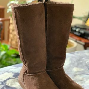 UGG Australia Women’s Shearling Lined Brown Boots